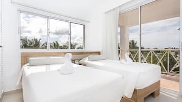 Minibar y caja de seguridad en la habitación