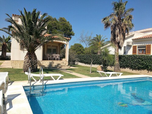 Detached villa for 6 people, private pool, located in Las Tres Calas