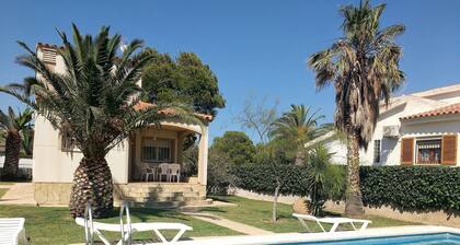Detached villa for 6 people, private pool, located in Las Tres Calas