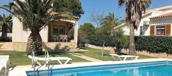 Villa indépendante pour 6 personnes, piscine privée, située à Las Tres Calas