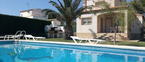 حمّام سباحة خارجي