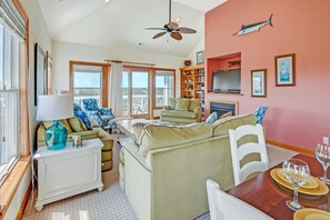 Televisión, reproductor de DVD, libros y videoteca 