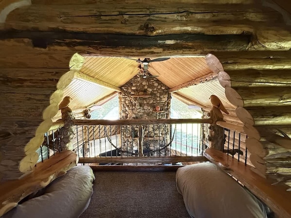 3 bedrooms, desk, iron/ironing board, travel crib