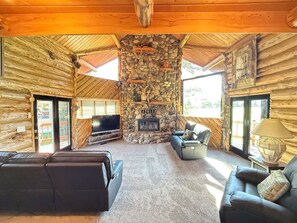 TV, fireplace - Burley Bear on IP Golf Course, Free Wifi, 2Br + Loft, Private HotTub, 25 Mins to YNP (Island Park)