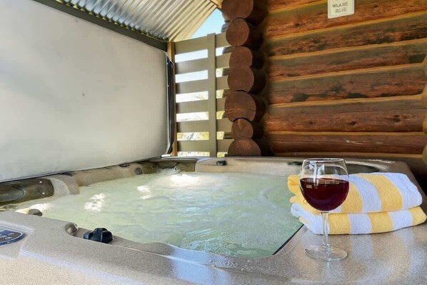 Outdoor spa tub