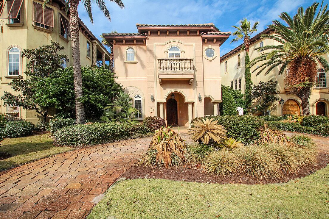 FALL DATES AVAIL! Pet-Friendly 3BR Luxury Home walk to beach!