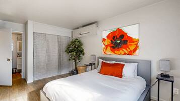 3 bedrooms, iron/ironing board, internet, bed sheets