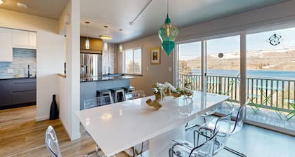 Remodeled & updated condo w/ WiFi, lake & mountain views - close to the marina