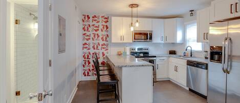 Kühlschrank, Mikrowelle, Ofen, Herdplatte