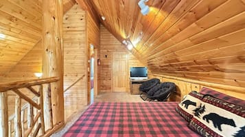 2 bedrooms, desk, free WiFi, bed sheets