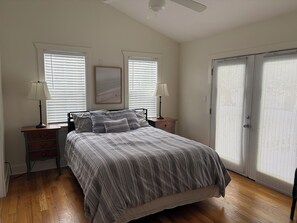 3 bedrooms, in-room safe, iron/ironing board, WiFi