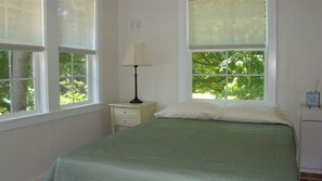 3 bedrooms, in-room safe, iron/ironing board, WiFi