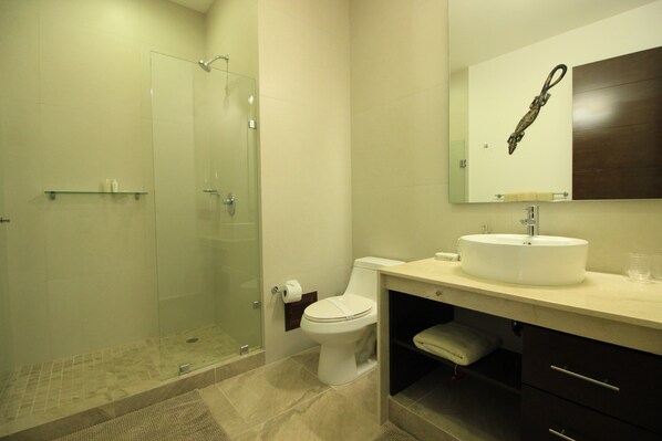 Penthouse | Bathroom