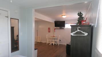 1 Schlafzimmer, Bügeleisen/Bügelbrett, Reisekinderbett, kostenloses WLAN