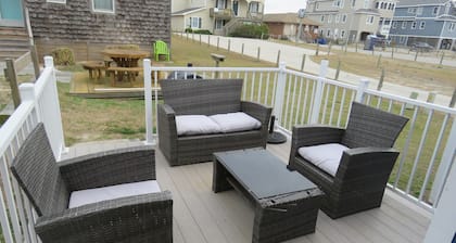OCEAN SIDE-Cozy Cottage for Two / NO STREETS TO CROSS