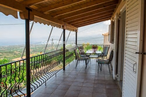 House with panoramic sea view, garden, fireplace
