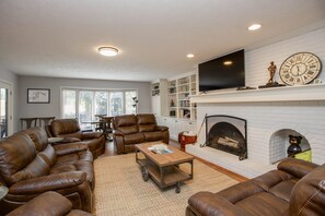 TV, fireplace, ping pong