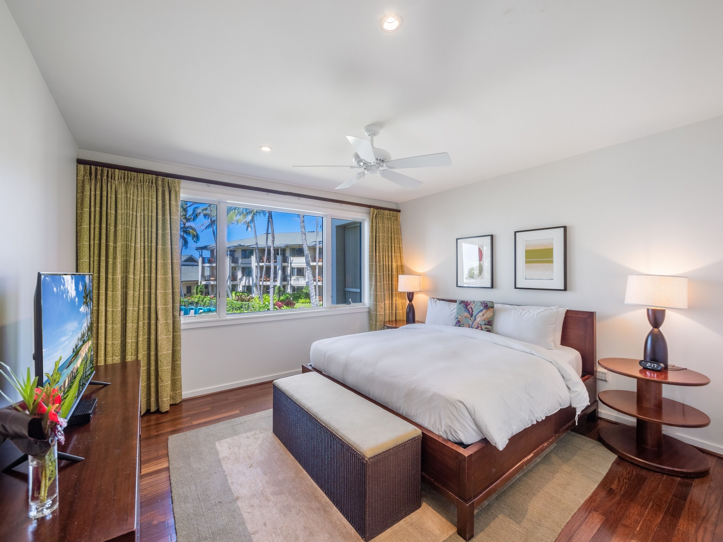 3 chambres, coffres-forts dans les chambres, bureau