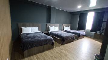 Habitación triple, vista al océano (3 double beds) | Vista desde la habitación