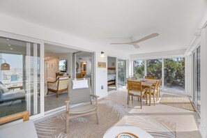 Unclassified image, 2 of 31, button