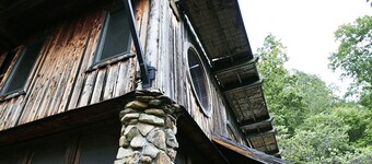 BIG HOUSE  lodge is a castle like house, central to  RRG