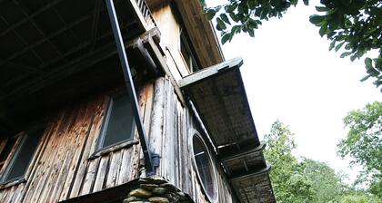 BIG HOUSE lodge is a castle like house, central to RRG