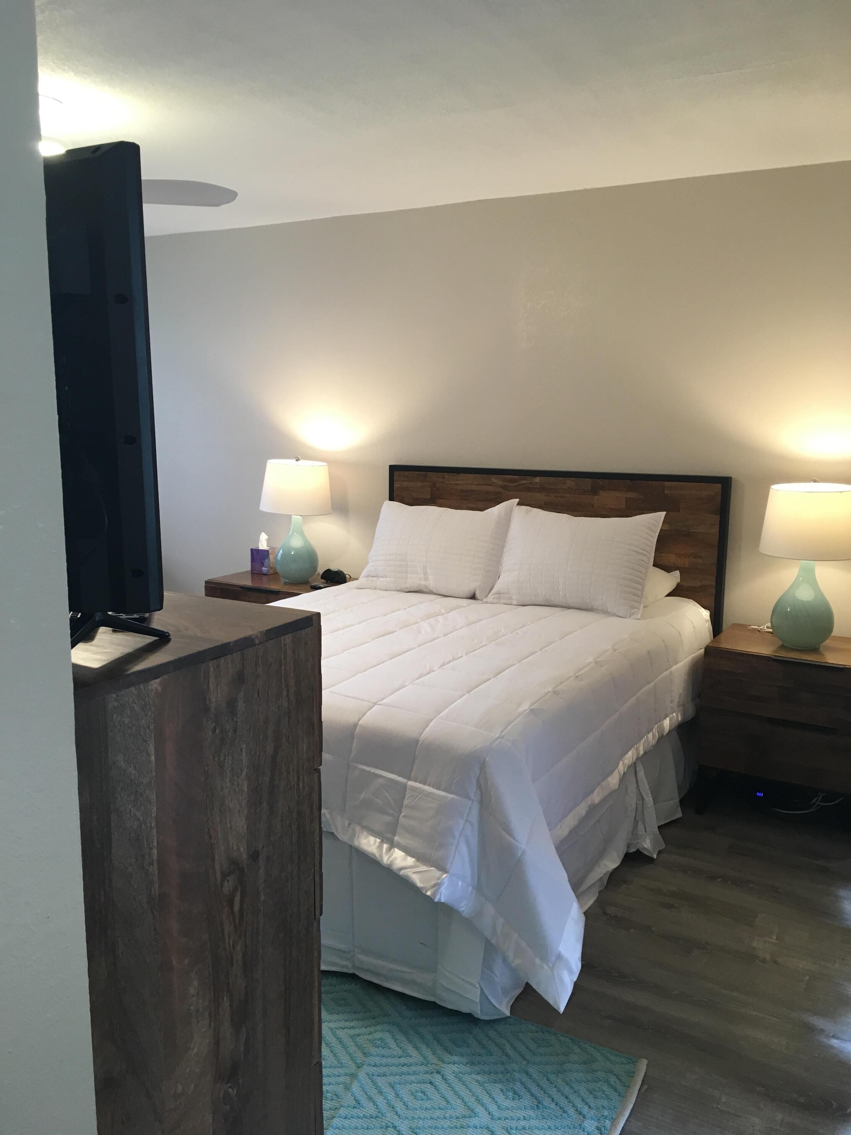 Iron/ironing board, free WiFi, bed sheets