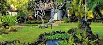 Tropical Paradise Awaits: Steps to Sugar Beach, Pool, Hot Tub & Free WiFi!