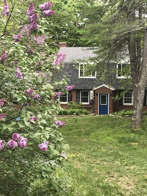 Exterior - The Brick House in the Woods...room for a Large Family! (Prospect)
