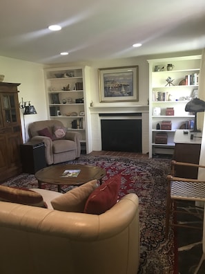 Smart TV, fireplace, DVD player, books
