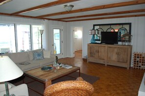 TV, peis, DVD-spiller og fotballspill