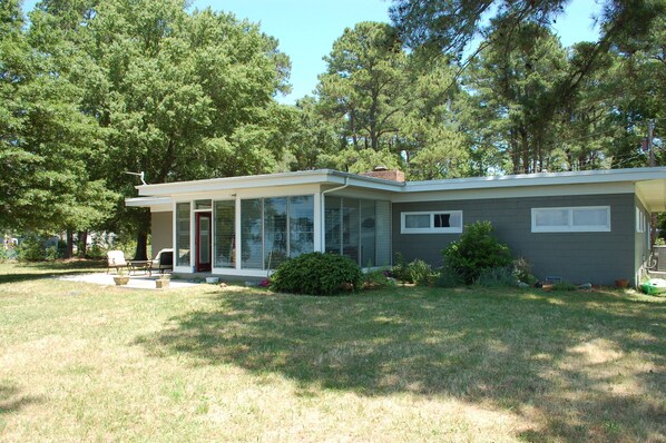 المنشأة من الخارج