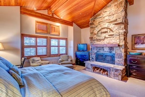 4 bedrooms, iron/ironing board, internet, bed sheets