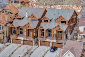 Exterior - Prime location on Deer Valley Drive. Walk to Main, 3 Minute Shuttle to the Lifts! (Deer Valley)