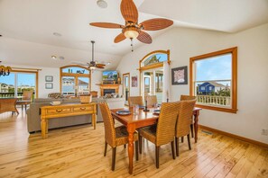 Dining - Soundside Dog Friendly w/ Pool, Hot Tub, Game Room, Cmty Pool/Tennis/Pickleball (Avon)