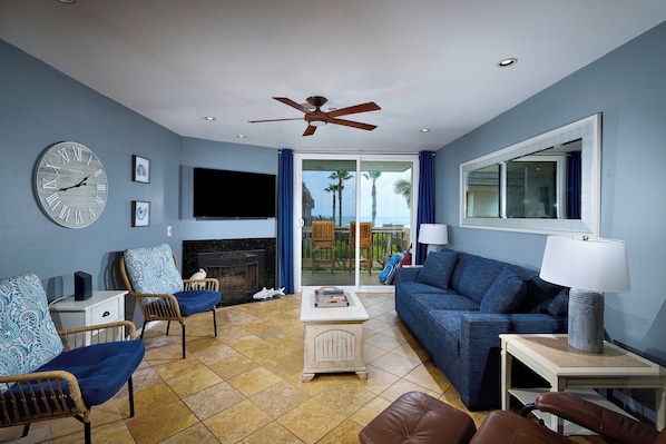 Smart TV, chimenea y tenis de mesa