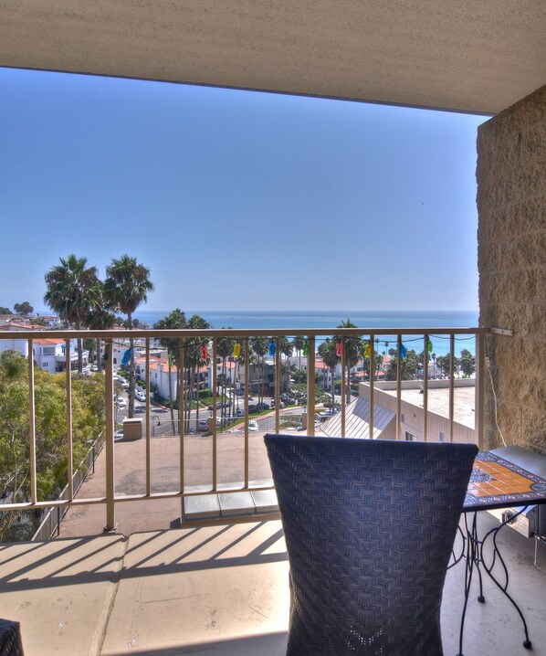 Interior - Gorgeous 2+Den! At the Pier/Beach! Panoramic Views! (San Clemente)