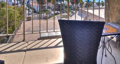 Gorgeous 2+Den! At the Pier/Beach! Panoramic Views!