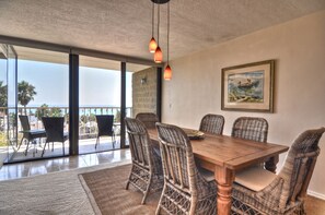 Dining - Gorgeous 2+Den! At the Pier/Beach! Panoramic Views! (San Clemente)
