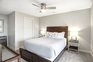 4 bedrooms, desk, iron/ironing board, free WiFi - MINNeSTAY* Lakefront Luxury (Mound)