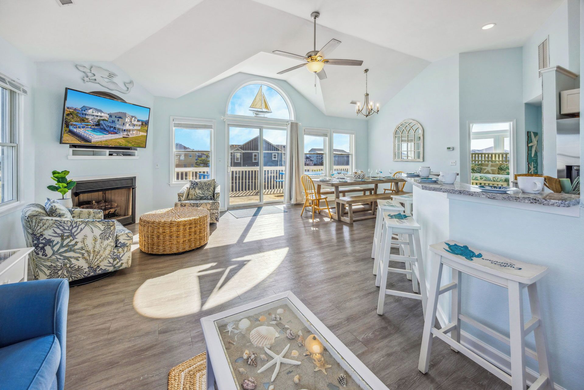 Smart-TV, Videospiele, DVD-Player, Tischfußball