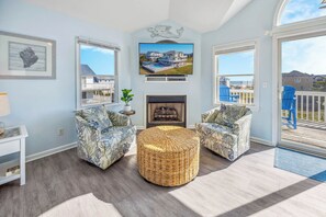 智能电视、电子游戏、DVD 播放器、桌上足球