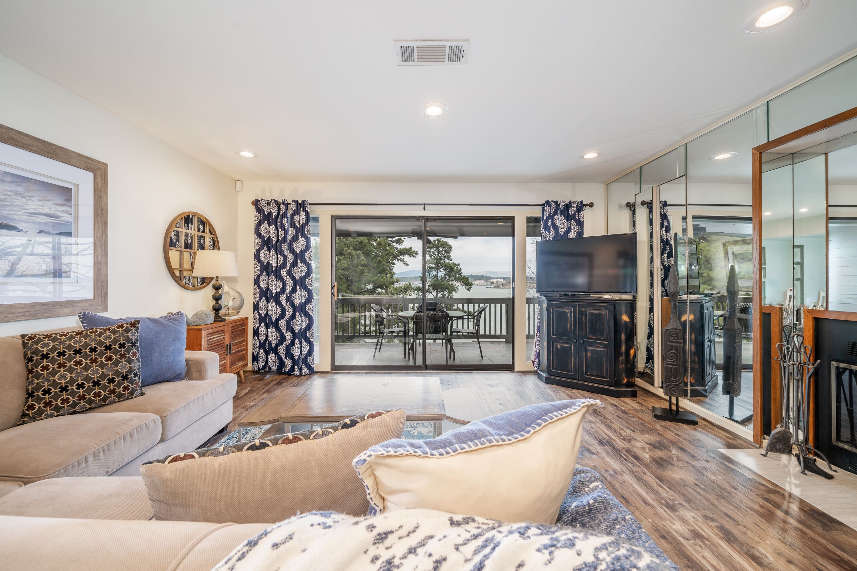 Smart TV, fireplace, DVD player, ping pong