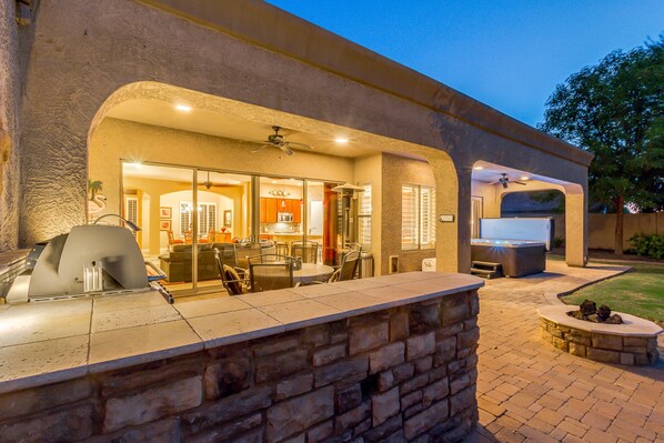 Terrace/patio - Enormous Resort Style Home with a Basement (Gilbert)