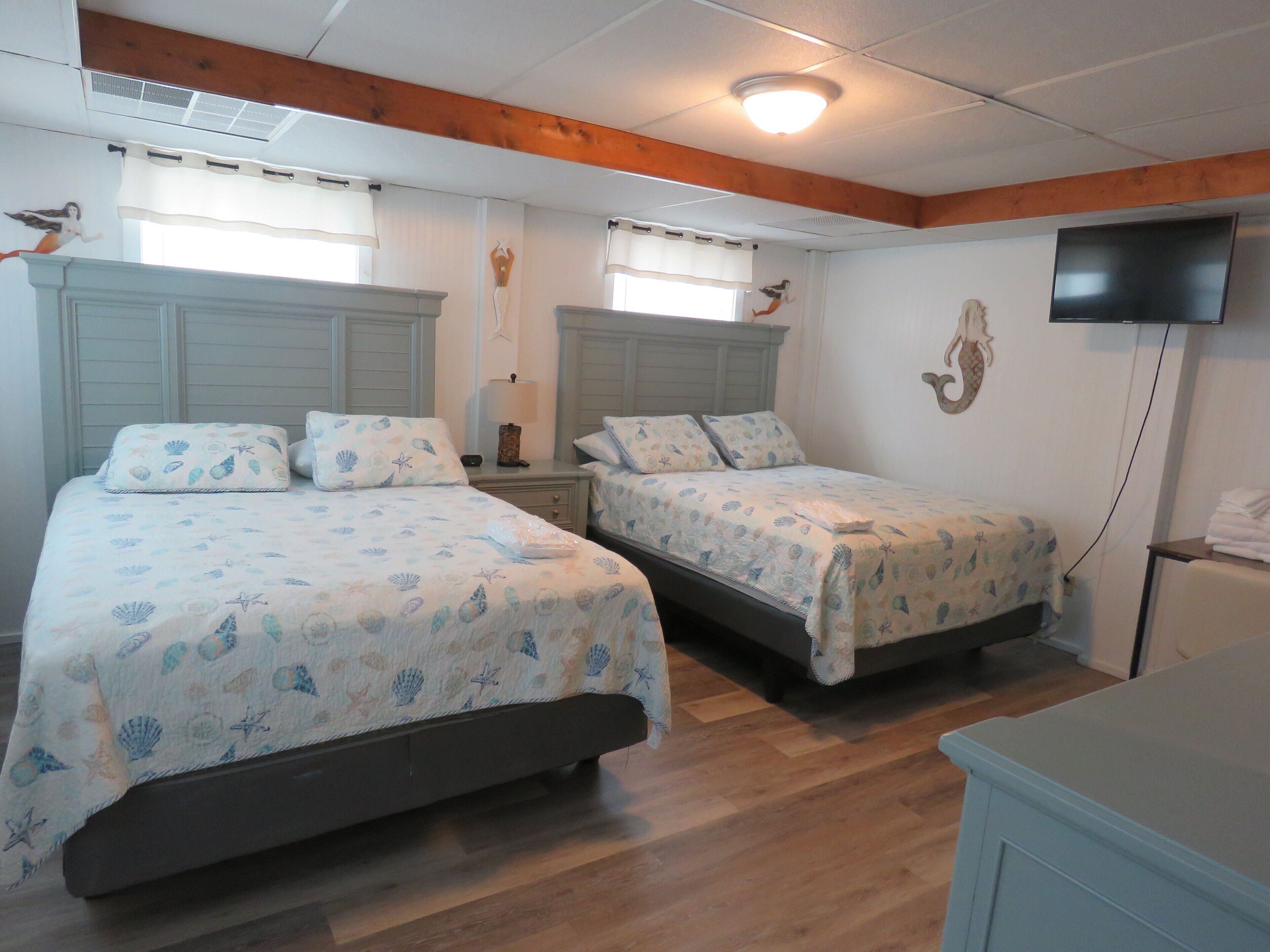 8 habitaciones, escritorio y tabla de planchar con plancha 