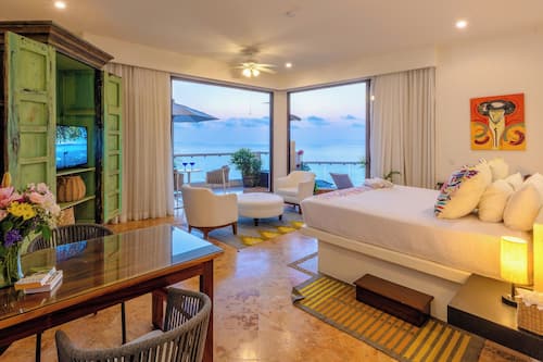 Deluxe Suite, 1 King Bed, Ocean View