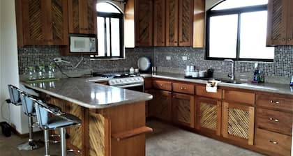 Artistic Bungalow with Amazing Lake Arenal Views
