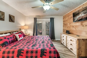 2 bedrooms, iron/ironing board, WiFi, bed sheets - Pool table, Fire pit, Massage Chairs & Hot Tub (Sevierville)