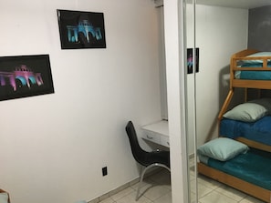 2 chambres, fer et planche à repasser, accès Internet