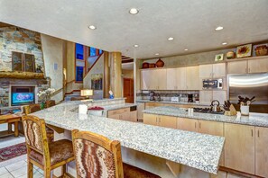 Fridge, microwave, oven, stovetop - Retreat @ The Cove: Magnificent Views, Full Upgraded Luxury Townhome! Hot Tub! (Park City)